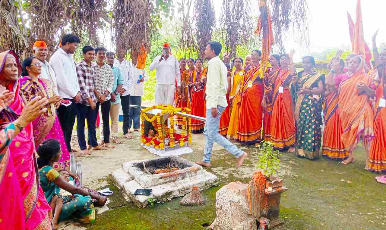 दुर्गाअष्टमी निमित्ताने बोरी ते पारडसिंगा पायदळ दिंडी यात्रा – भक्तगणांचा उत्स्फूर्त सहभाग